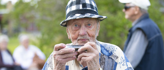 Sveriges äldsta spelman? Ture, 97, älskar att underhålla