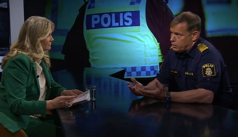 Agendas programledare Camilla Kvartoft och polischefen Micael Säll Lindahl bjöd på intressant teve på söndagskvällen. 