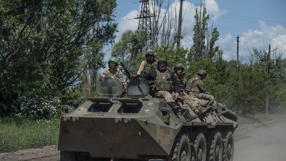Ukrainska soldater vid frontlinjen nära Bachmut i måndags.