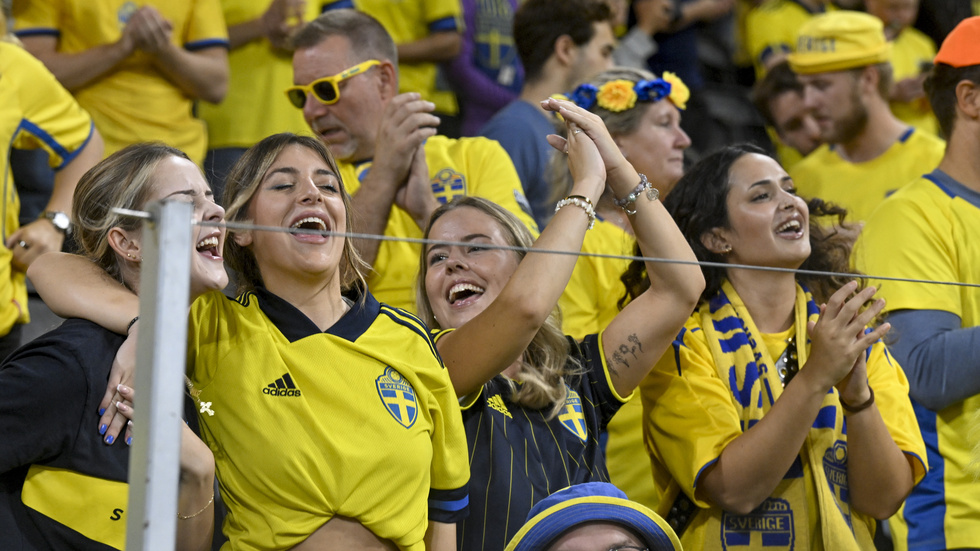 Svenska fans under EM-kvalmatchen mellan Sverige och Österrike på Friends arena den 12 september i år.