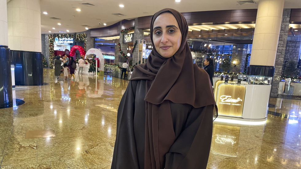 "Jag vill leva mer hållbart. Men i slutändan är det regeringens beslut", säger Maitha al-Marri.
