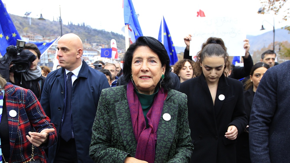 Georgiens president Salomé Zurabisjvili deltog i manifestationen om EU.