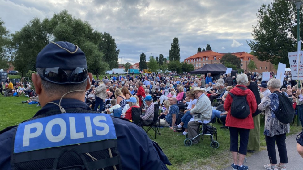 Polisen har ökad bemanning under festivalen efter hoten mot Sverige.