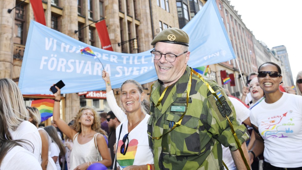 Självklart ska Försvarsmakten fortsätta att stå upp för allas lika värde.