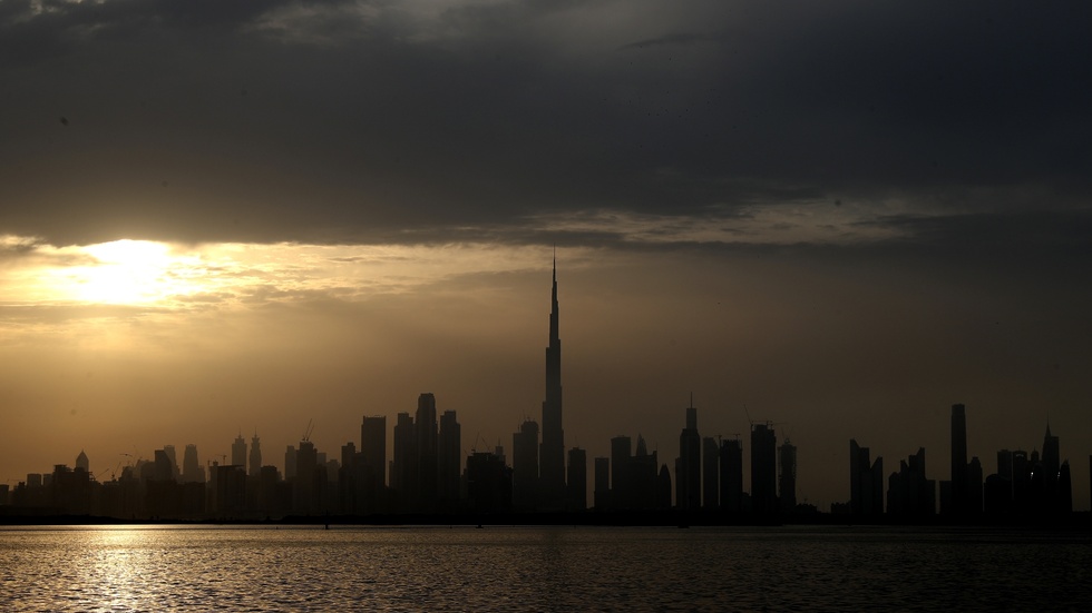 Till det oljedopade Dubai åker världens ledare för att bromsa klimatutsläppen. 