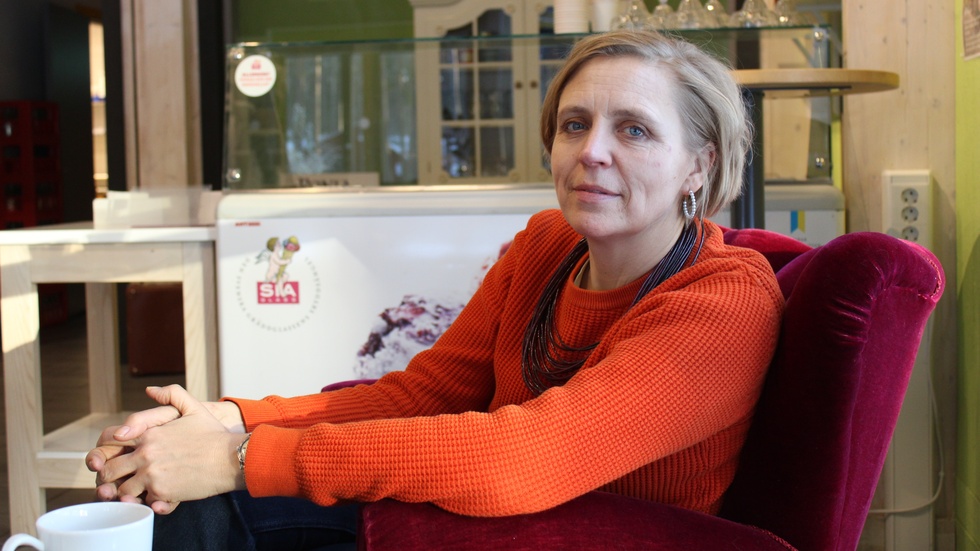 Elisabet Gustafsson, som bland annat regisserat långfilmen Krakel Spektakel och gjort Drömmen om Djenne, leder det pedagogiska arbetet under skapande skola på Filmbyn.