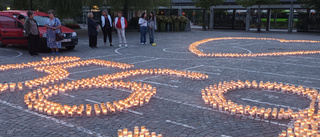 Ett ljus tändes på Stortorget för varje person som tagit sitt liv