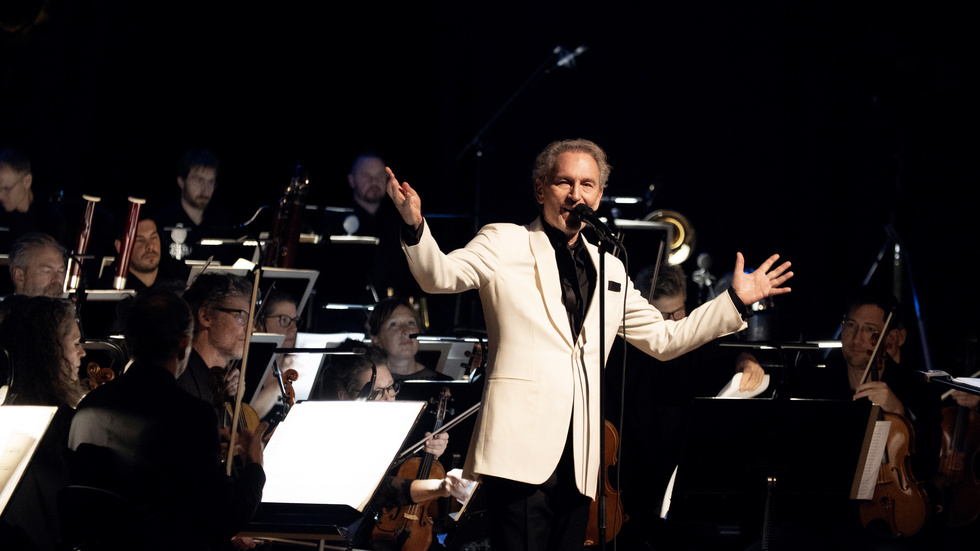 Tomas Ledin fyllde De Geerhallen tillsammans med Symfoniorkestern i en kväll med "Symphonia".