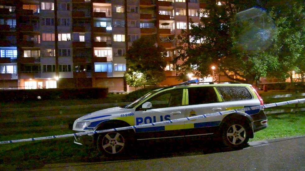Hur ska man tolka polisen budskap om en förhöjd risk för allmänheten att drabbas av skjutningar i Eskilstuna? Är det farligt att vistas i kommunen eller är det mer en känsla? 