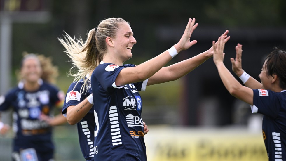 Linköpings Lisa Björk jublar efter 1–0-målet.