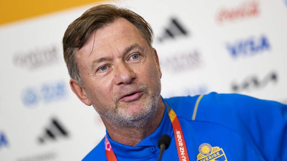 Sveriges förbundskapten Peter Gerhardsson vid den officiella pressträffen inför bronsmatchen på lördagen mot Australien i Brisbane vid fotbolls-VM i Australien och Nya Zeeland.