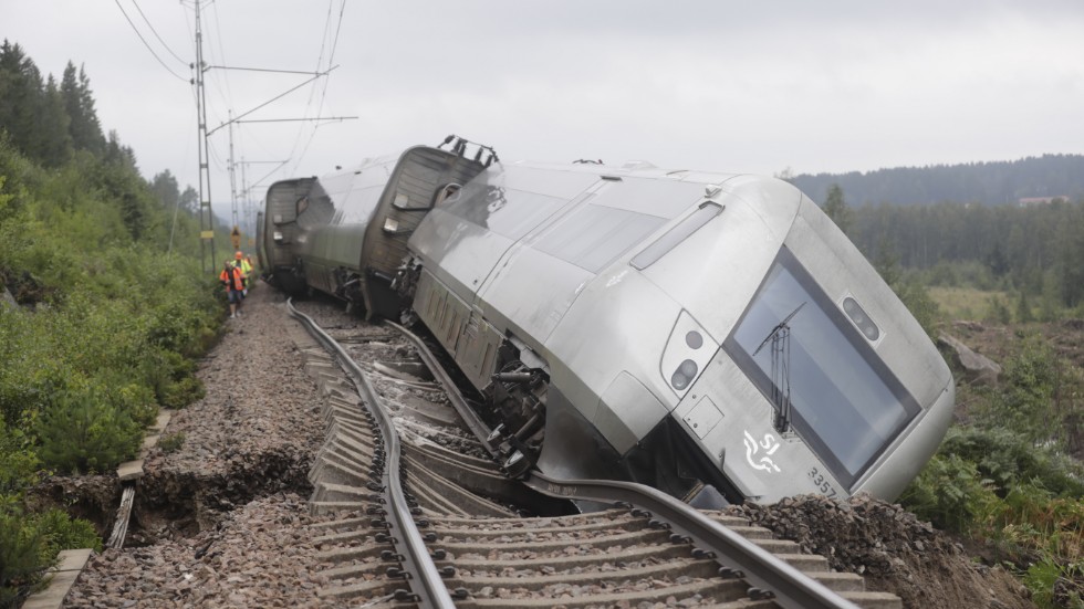 Rälsen blev rejält tilltygad i samband med att tåget spårade ur på den underminerade banvallen den 7 augusti. Arkivbild.