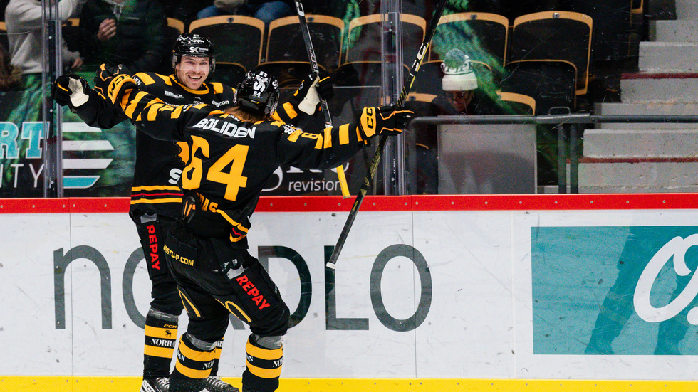 
Pär Lindholm scored his first goal of the season by whizzing past the entire opposing team