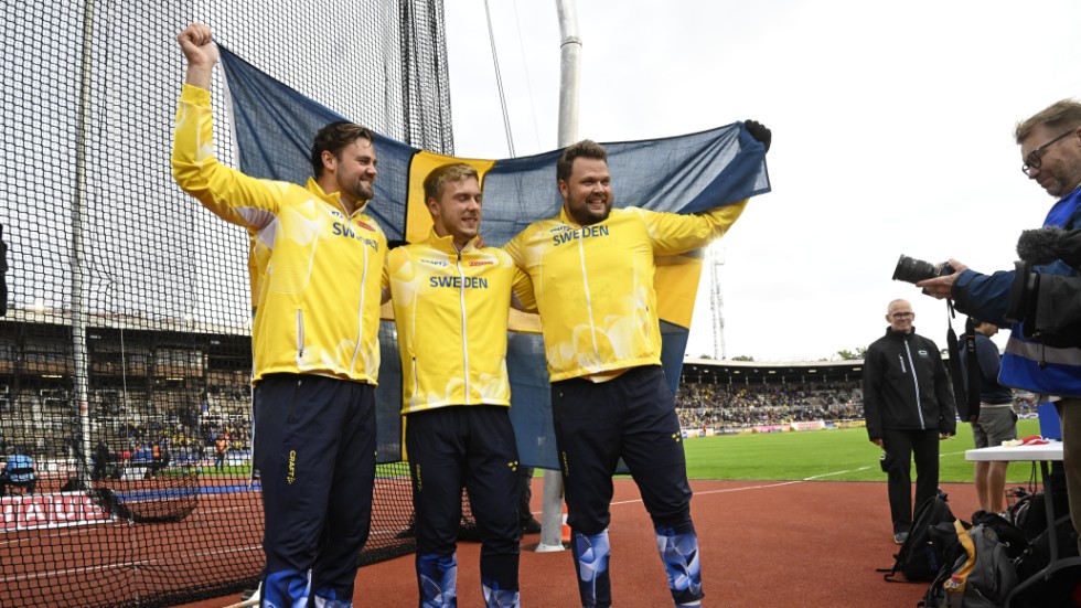 Från höger Sveriges Daniel Ståhl (segrare), Jesper Ahlin (mitten) och Simon Pettersson (vänster).