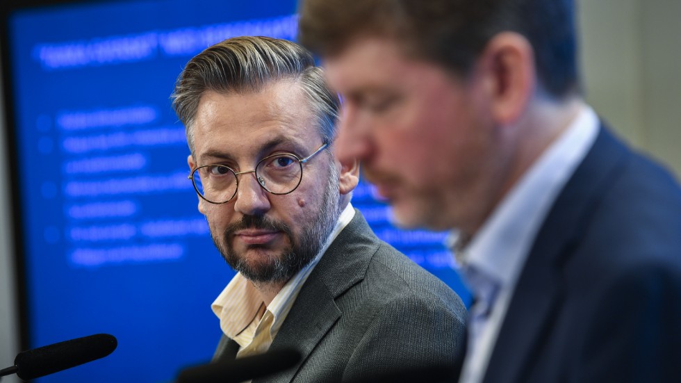 Centerpartiets partiledare Muharrem Demirok och partiets ekonomisk-politisk talesperson Martin Ådahl under en pressträff där nya klimatpolitiska förslag presenteras.