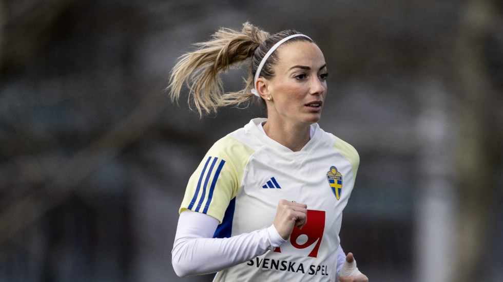 Kosovare Asllani under en av veckans träningar med det svenska landslaget inför fotbolls-VM. Sverige spelar premiär mot Sydafrika på söndag.