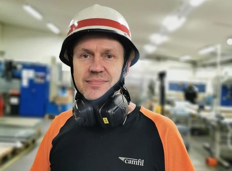 Fredrik Persson, anställd på Camfil i Österbymo samt deltidsbrandman. 