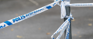 Aggressiv person greps på Umeåskola – elever låstes in i klassrummen • Misstänks för brott mot knivlagen 