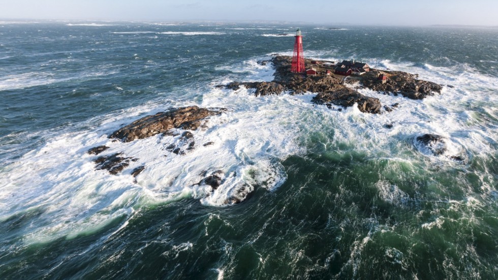 Pater Noster ligger längst ut i havsbandet utanför Marstrand, på en av landets kargaste, mest vindpinade och utsatta platser.