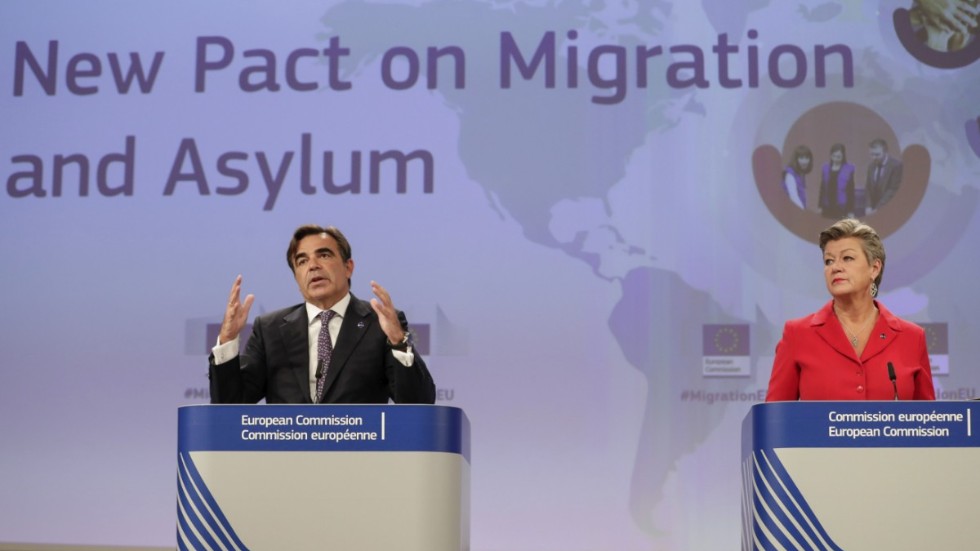 EU-kommissionärerna Margaritas Schinas och Ylva Johansson presenterade det migrationspolitiska förslaget vid en presskonferens i onsdags.