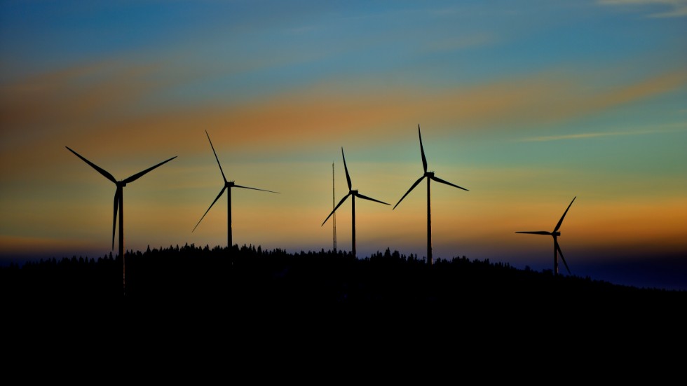 Den nya kommunledningens vindkraftsveto vållar debatt. Dagens debattör anser att det är helt korrekt att stoppa Holmens vindkraftsprojekt på Klintaberget. 