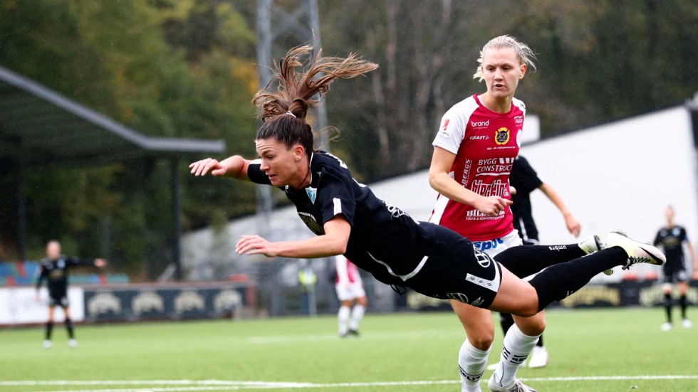Pauline Hammarlund fick en flygtur, men också straffspark, när Göteborg slog Uppsala med 3–0.