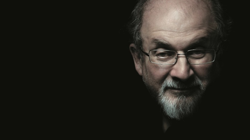 Salman Rushdie är en indisk-brittisk författare bosatt i USA. Han är mest känd för "Midnattsbarnen" (1981) och för "Satansverserna" (1988) som fick Irans högste ledare att utfärda en dödsdom.