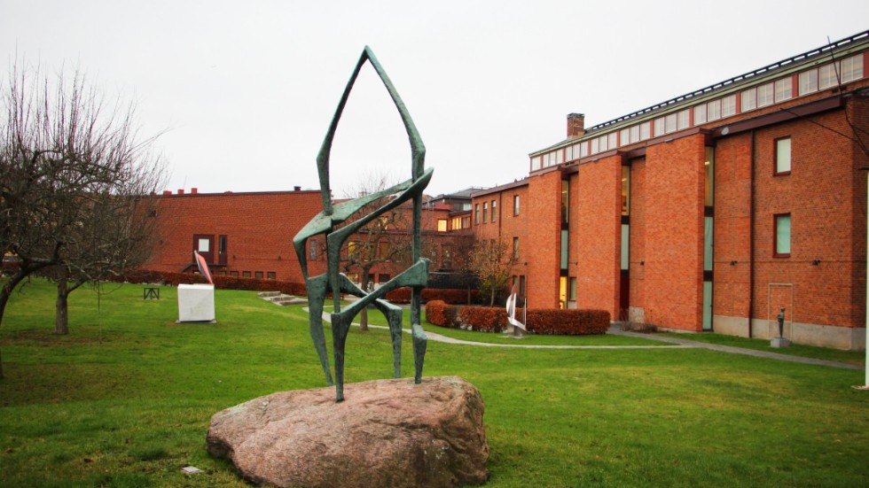 Konstmuseets Vänner med cirka 400 medlemmar vädjar till kommunstyrelsen att inte gå vidare med planerna på att uppföra en byggnad för stadsarkivet vid Alreiksgatan där Skulpturparken ligger. 