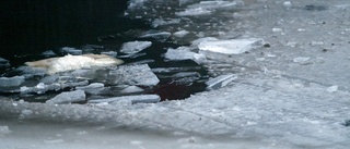 Mättekniker körde genom isen i Lill-Laver