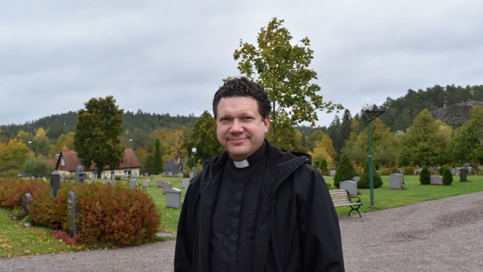 Jörgen Sundeborn, kyrkoherde i Kinda, säger att kyrkans lokaler är anpassade för 200-300 besökare, och att det inte förväntas komma mer än 50 personer samtidigt. 