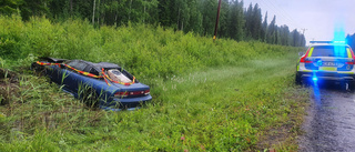 Bil voltade efter polisjakt på Hertsövägen