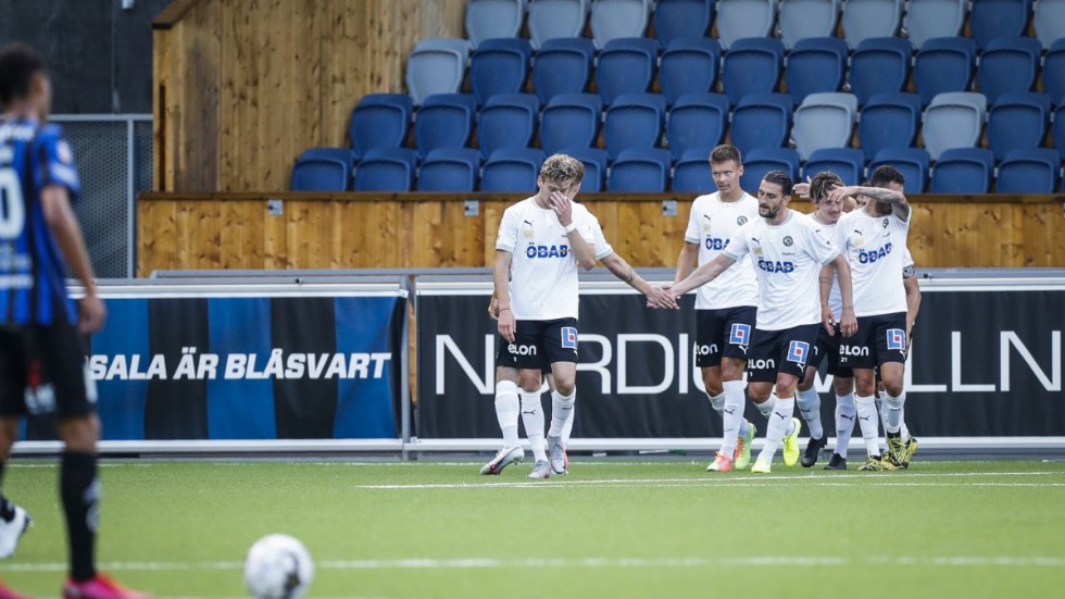 Flera spelare i Örebro mådde illa, och bedöms ha varit matförgiftade, i söndagens 1–2-förlust borta mot Sirius.