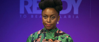 Ngozi Adichie skriver om sorgen efter sin far