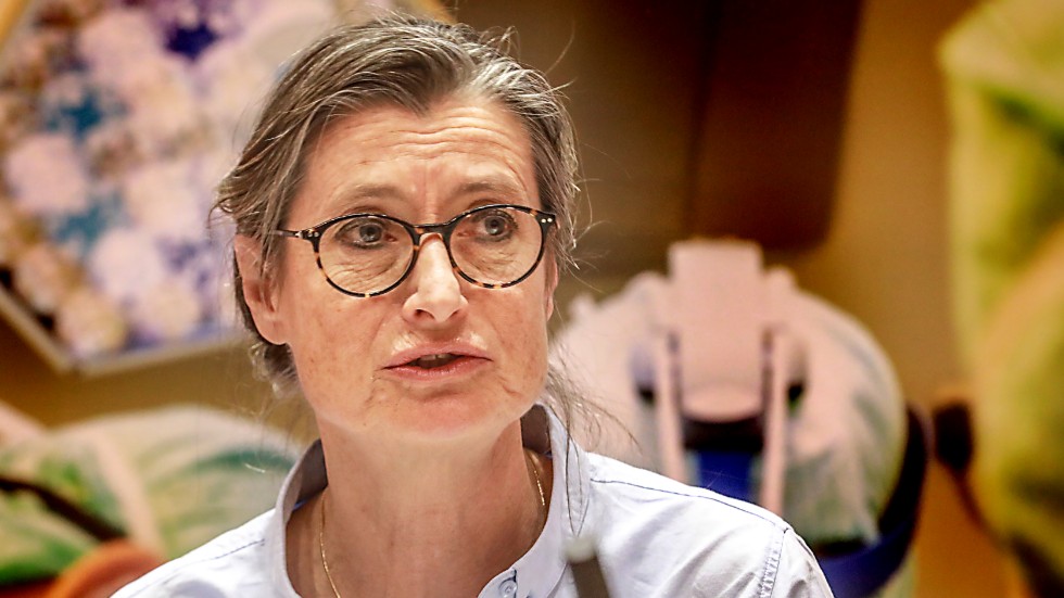 Britt Åkerlind, smittskyddsläkare i Östergötland, beklagar de försenade leveranserna med vaccin från Moderna.