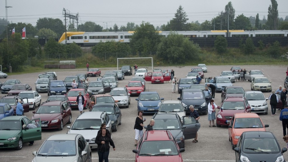 Drive in-kulturen kommer från USA. Bilbingo är mer populärt i Sverige än vad bil-bio är. Vad det beror på är svårt att säga. Kanske för att amerikanska ungdomar får körkort och tillgång till bil tidigare än här?