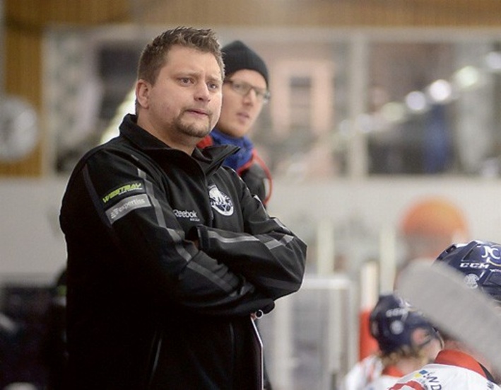 Mattias Karlin fortsätter som tränare för Västerviks IK nästa säsong också.