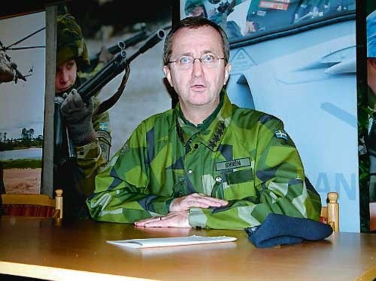 Överbefälhavare Håkan Syrén besökte igår Eksjö garnison för att tala om det pågående reformarbetet i Försvarsmakten.