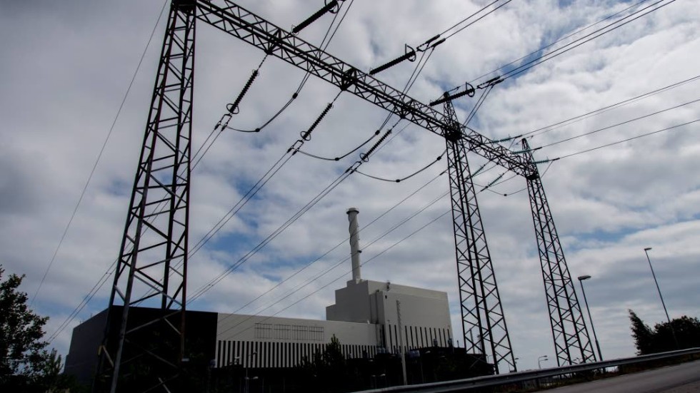 För att klara elproduktionen utan fossila bränslen krävs att EU satsar på kärnkraften, menar debattörerna.