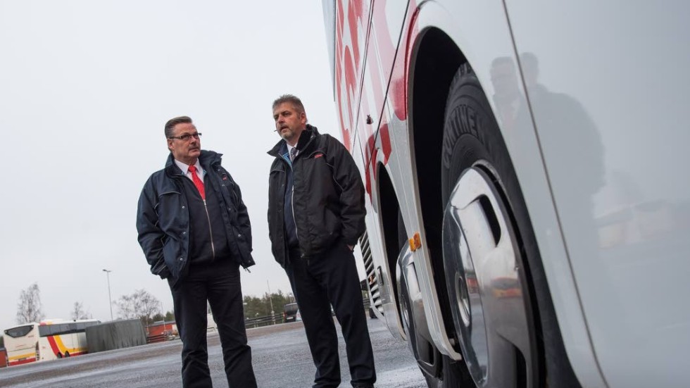Bristen på busscahufförer är oroväckande menar Kenneth Petersson och Ulf Olofsson på Söne Buss.