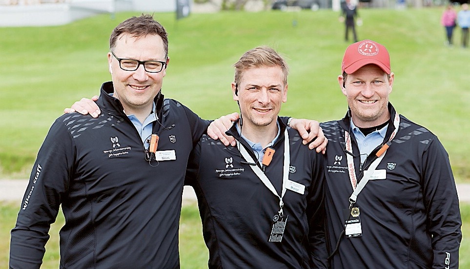 Initiativtagarna Niklas Lillman, Magnus Johansson och Micke Berggren njöt av det fina vädret. Foto: Alexander Larsson