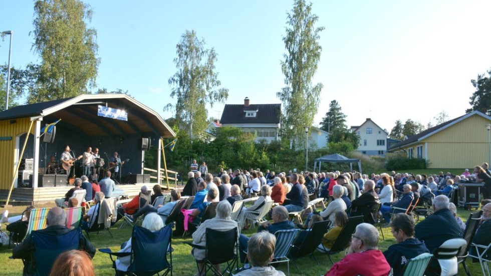 Silverparken var välbesökt när delar av Lifvens framförde Sven-Ingvars-låtar.