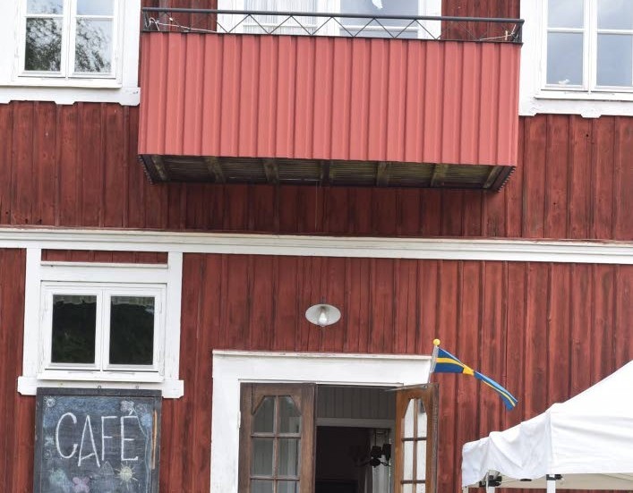 Caféet i Norra Vi blir en samlingspunkt under sommarveckan.