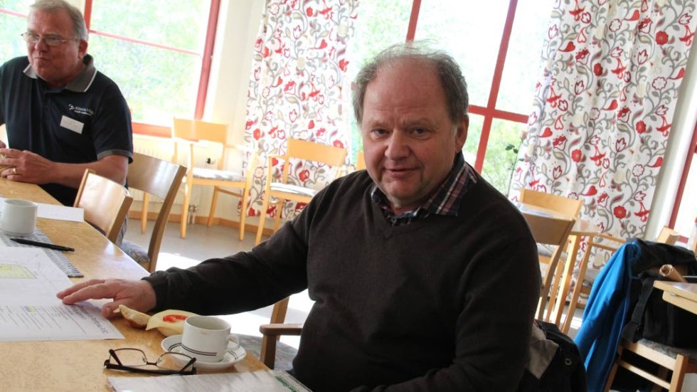 Börje Lundberg har bott på Tävelstadområdet i Rimforsa i många år. Nu är han ute efter något mindre och intresserar sig av Kindahus planerade lägenheter.