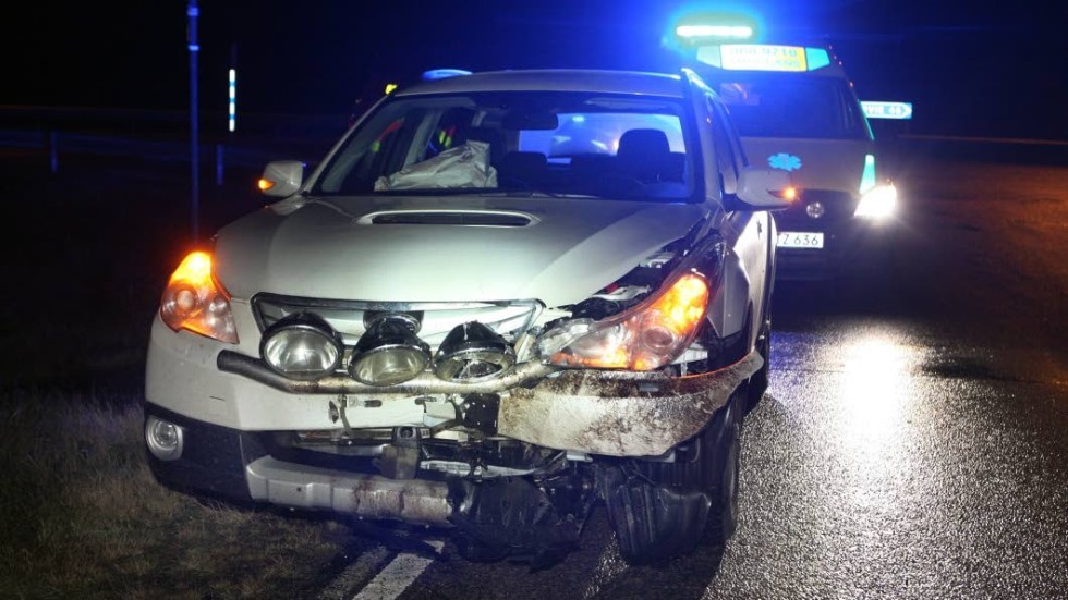 En skadad bil efter en krock med ett vildsvin på riksväg 23 i närheten av Frödinge för ett par år sen. Det är den mest olycksdrabbade sträckan i kommunen i år.