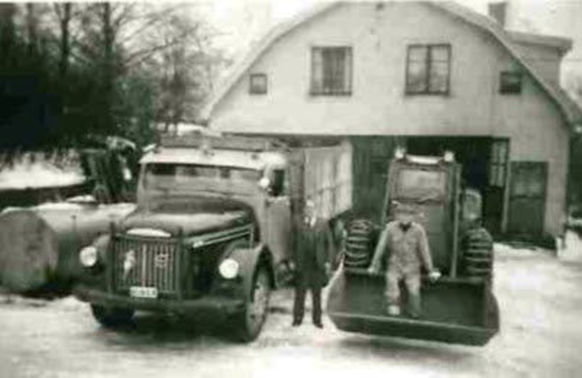 Bergströms åkeri hade garage på Kyrkogatan 7B någon gång på 1950-talet.
