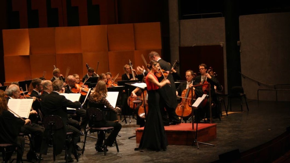 Elegant. Claudia Bonfiglioli gjorde en hängiven och elegant tolkning av en ovanlig fiolkonsert