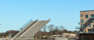 Långa köer i dag när bron fick vårservice