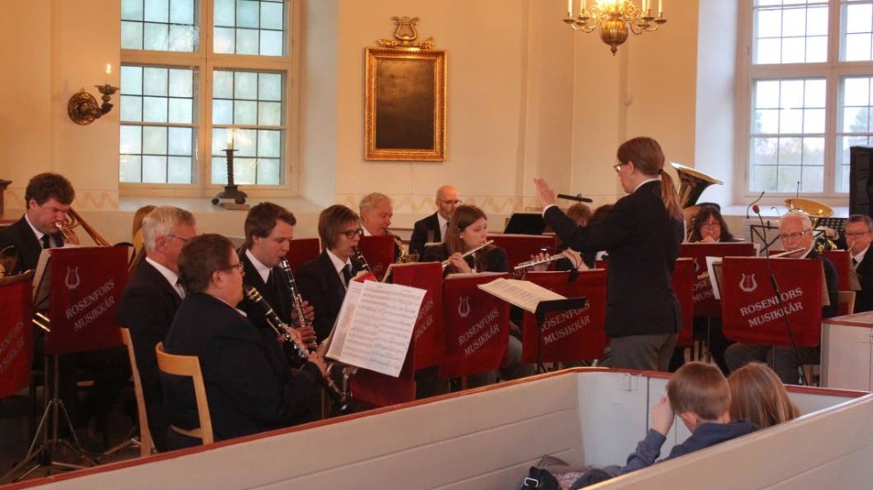 Rosenfors Musikkår firade 70-årsjubileum med konsert i Mörlunda kyrka.