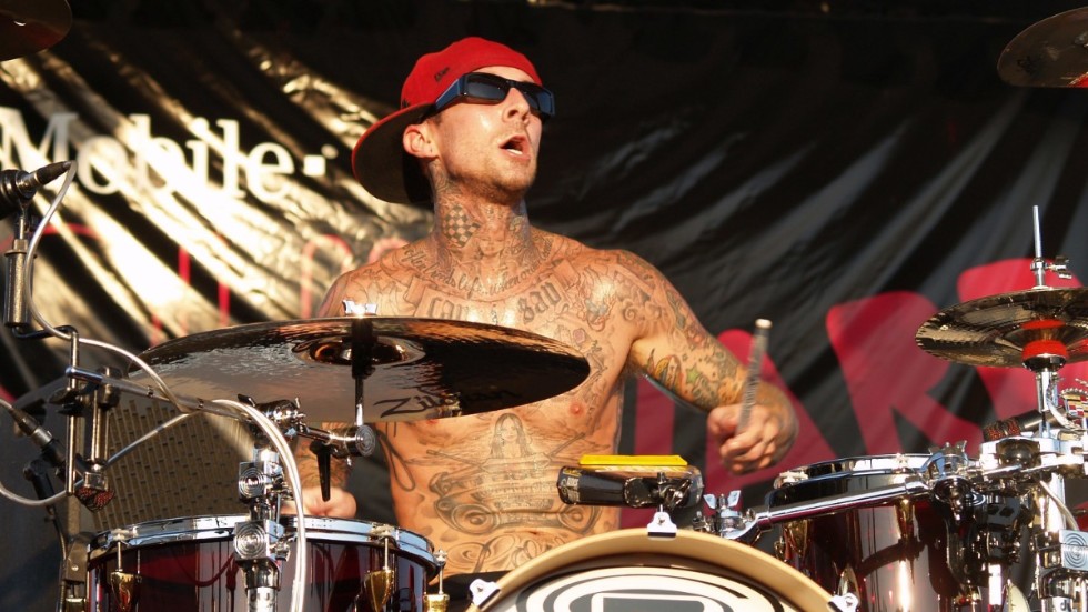 Travis Barker, trummis i Blink-182, drabbades av en allvarlig inflammation efter att ett tidigare ingrepp medförde skador på bukspottskörteln. Arkivbild.
