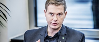 Gustav Fridolin, MP, får ta emot namninsamling i Eskilstuna